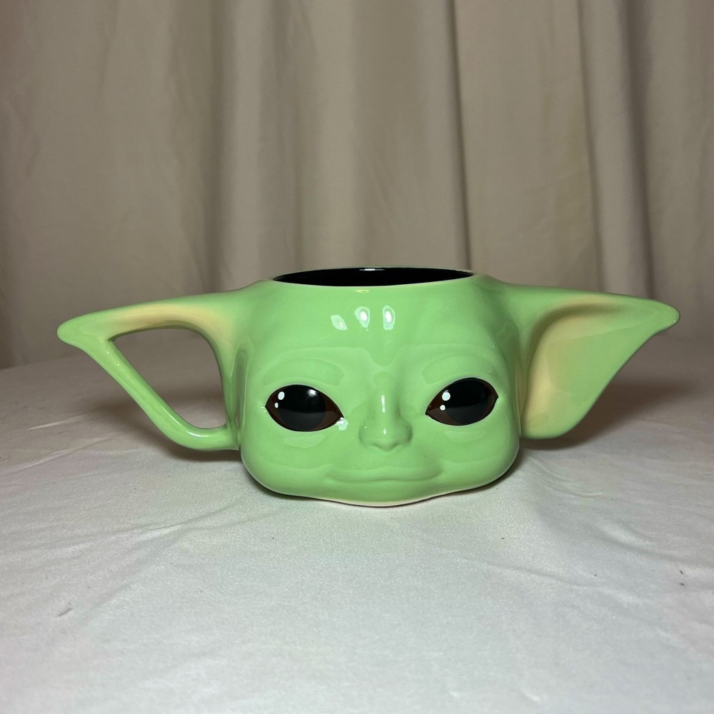 Disney Star Wars The Mandalorian Baby Yoda THE CHILD Ceramic Mug Cup - Like new!